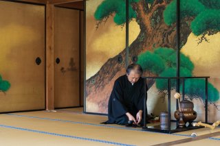 Una experiencia especial de la ceremonia del té por el Maestro Ozaki Yonebaya, el 4° Iemoto de la Escuela Oribe de Fuso School