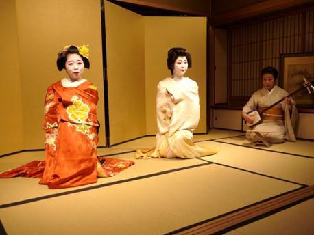 Visiting Geisha in Kyoto. | The KANSAI Guide - The Origin of Japan, KANSAI