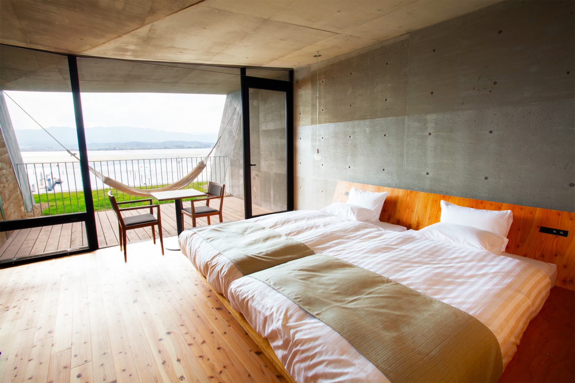 Hollywood Twin type rooms with stunning views of Lake Biwa right in front of you.