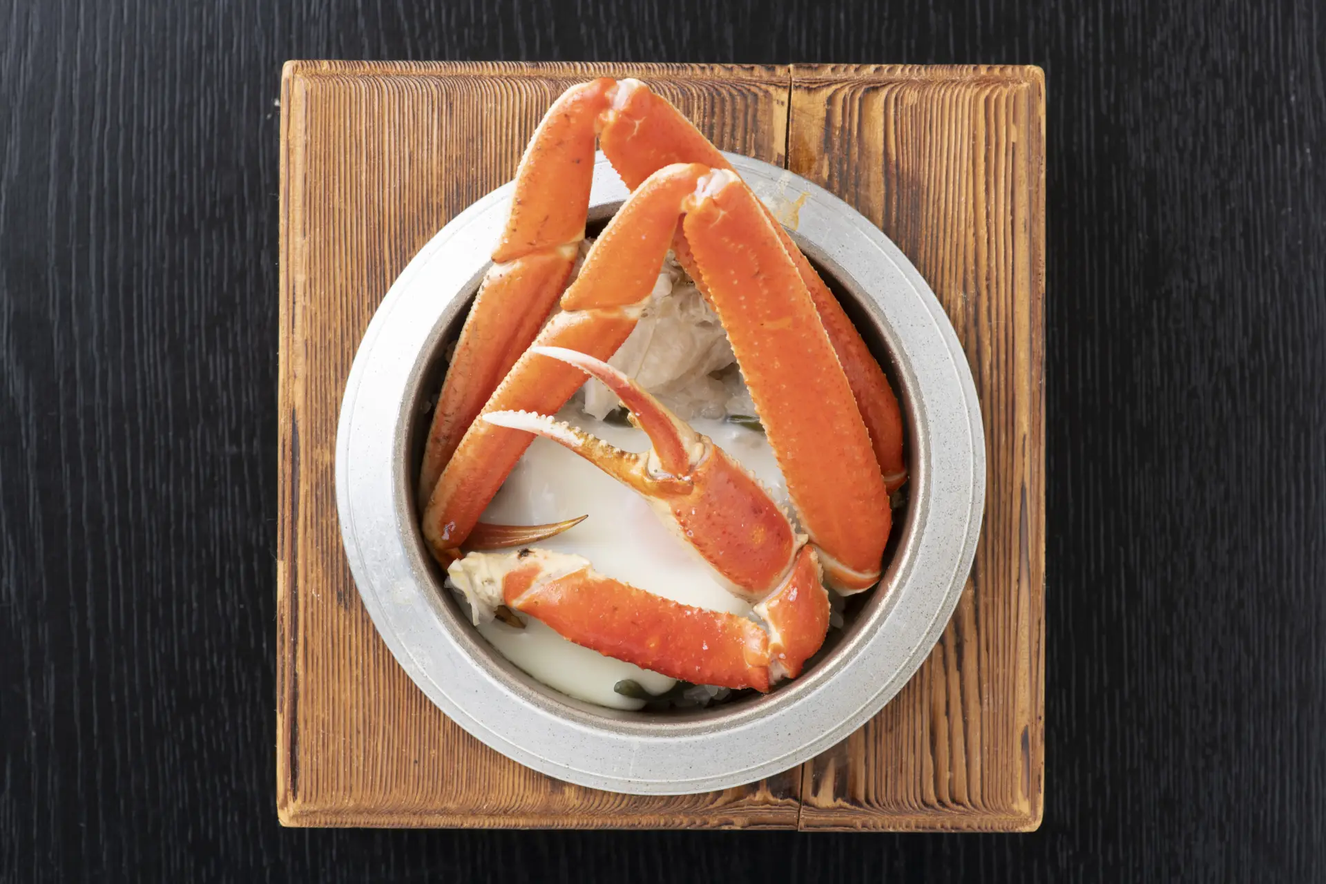 The crab kamameshi, featuring Echizen crab (subject to availability), is a standout dish. The crab legs dramatically extend beyond the pot, making for a visually impressive and indulgent meal.