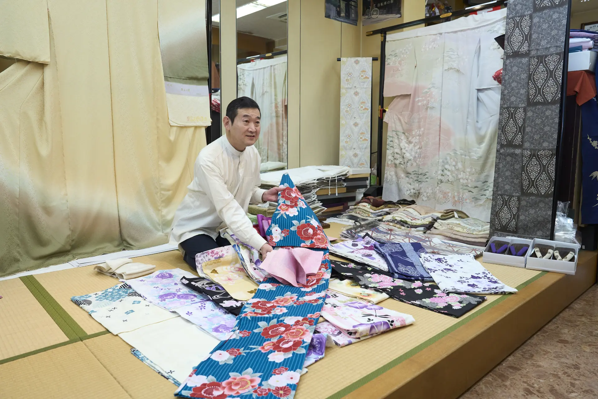 The fifth-generation owner of the long-established kimono store provides expert advice