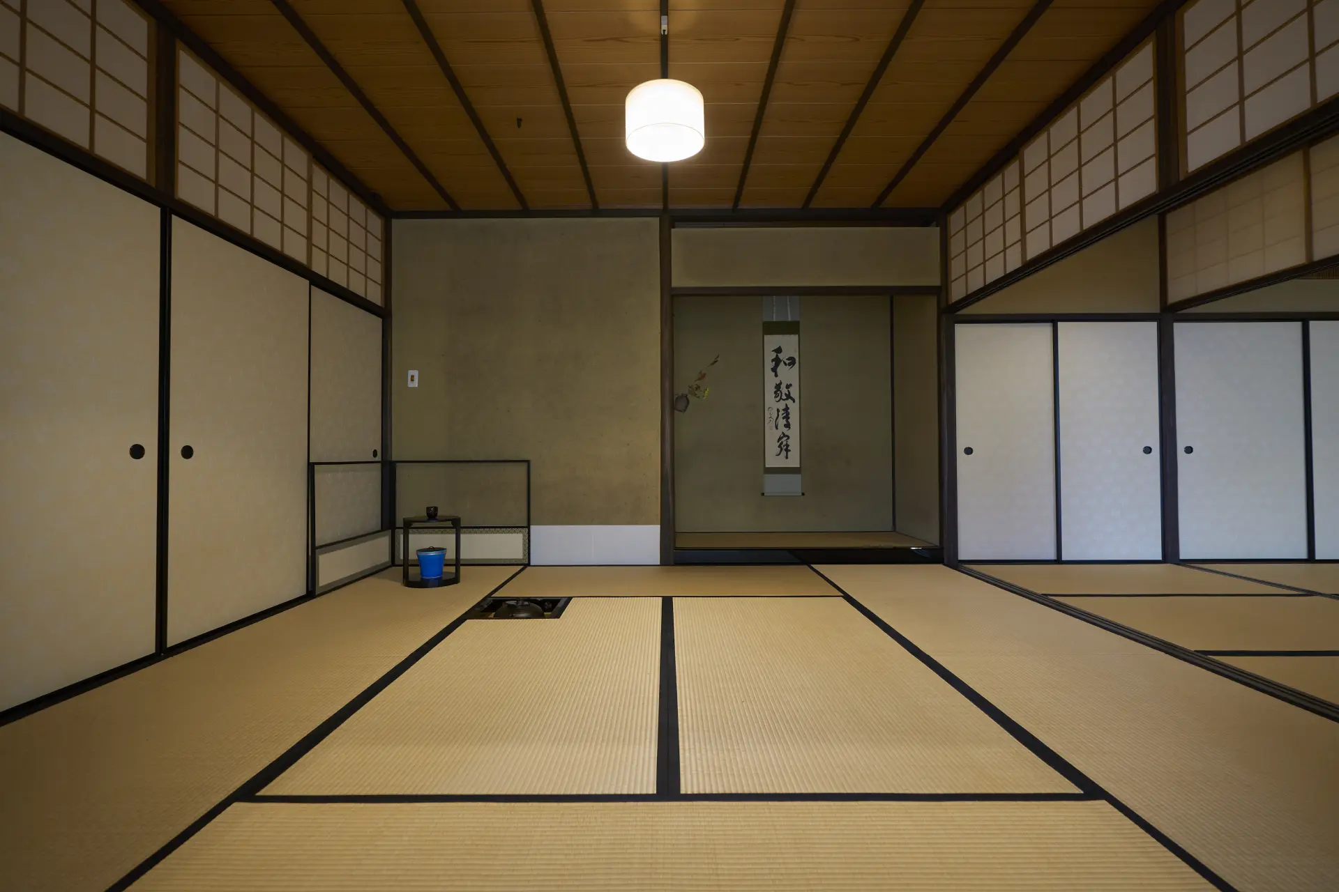 Experiencing chanoyu (tea ceremony) in an authentic tea room setting. (*Image for reference.)