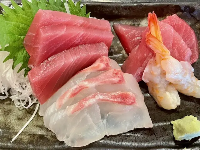 A sashimi set meal featuring ultra-fresh cuts of fish