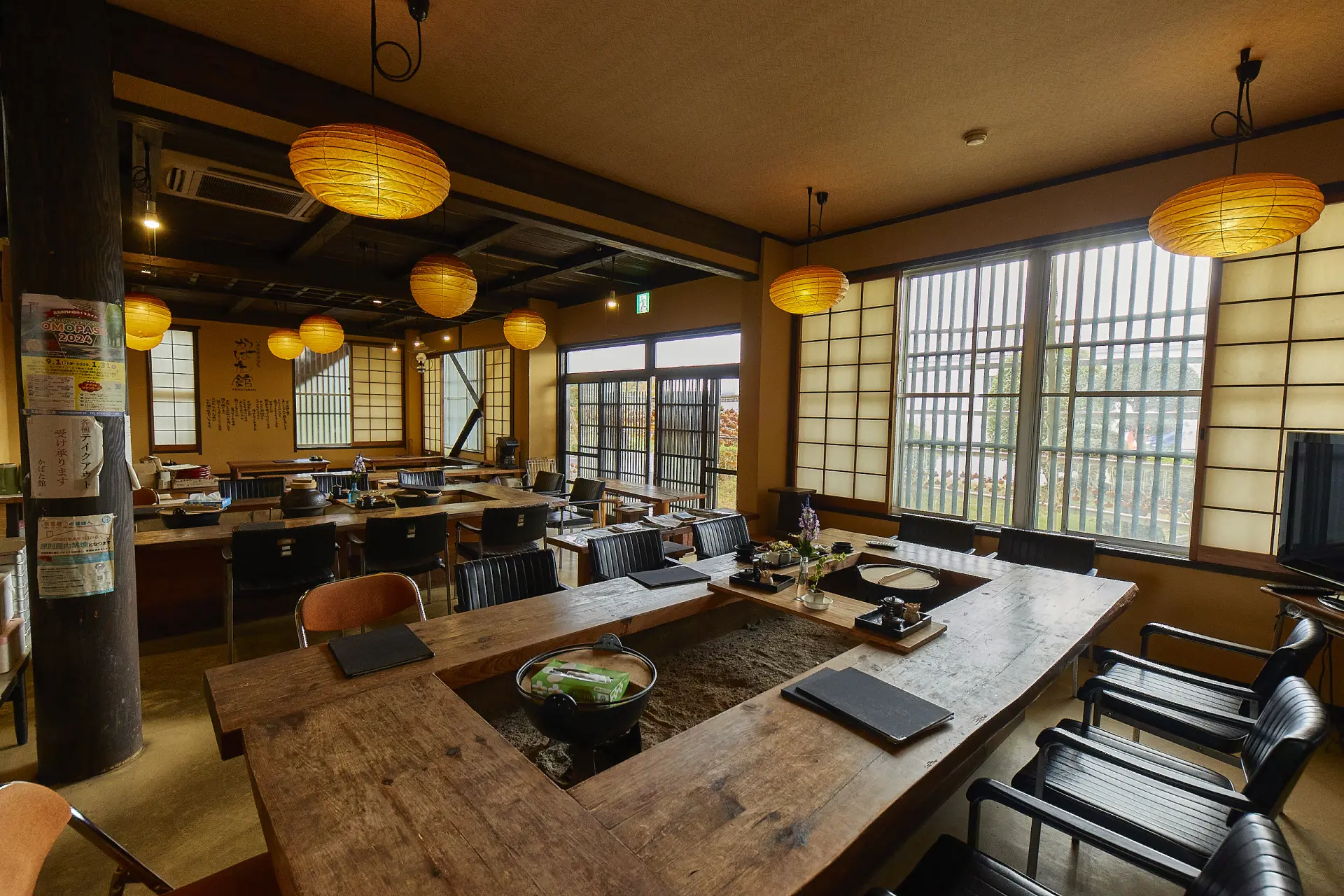 The interior glows with old-time Japanese flair, complete with an “irori” sunken hearth.