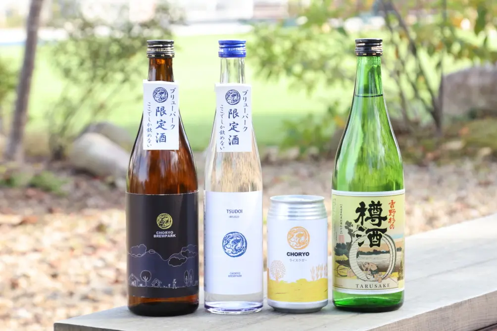 (From left) Omachi Junmai Daiginjo Unfiltered Genshu 720ml ¥2,585 / TSUDOI -AFULULU- 500ml ¥1,100 / Rice Lager (can) 360ml ¥550 / Yoshinosugi no Tarusake 720ml ¥1,760
*The first two bottles on the left are Brew Park exclusives.