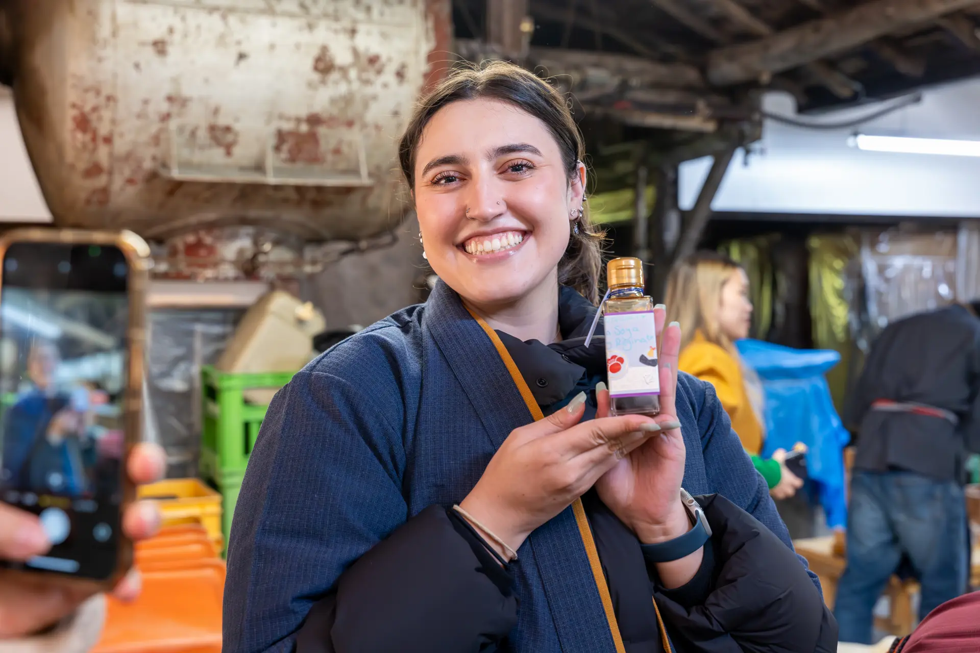 Bottle your own soy sauce and apply a custom label to complete your personalized creation! Enjoy it with tofu from a long-established tofu shop in Asuka Village.