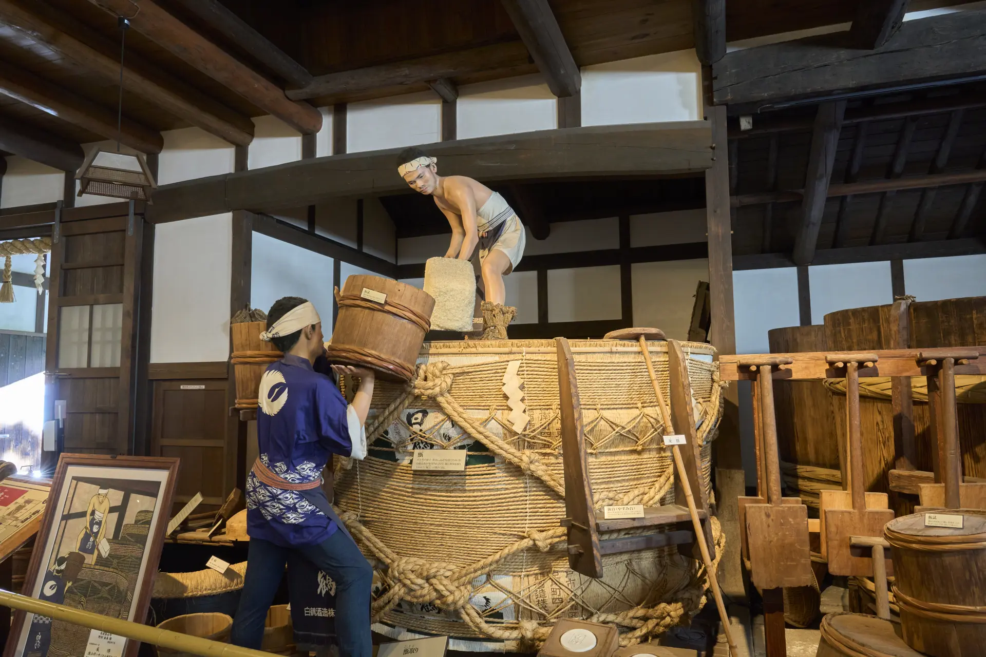 An exhibition using old tools and dolls to illustrate traditional sake brewing.