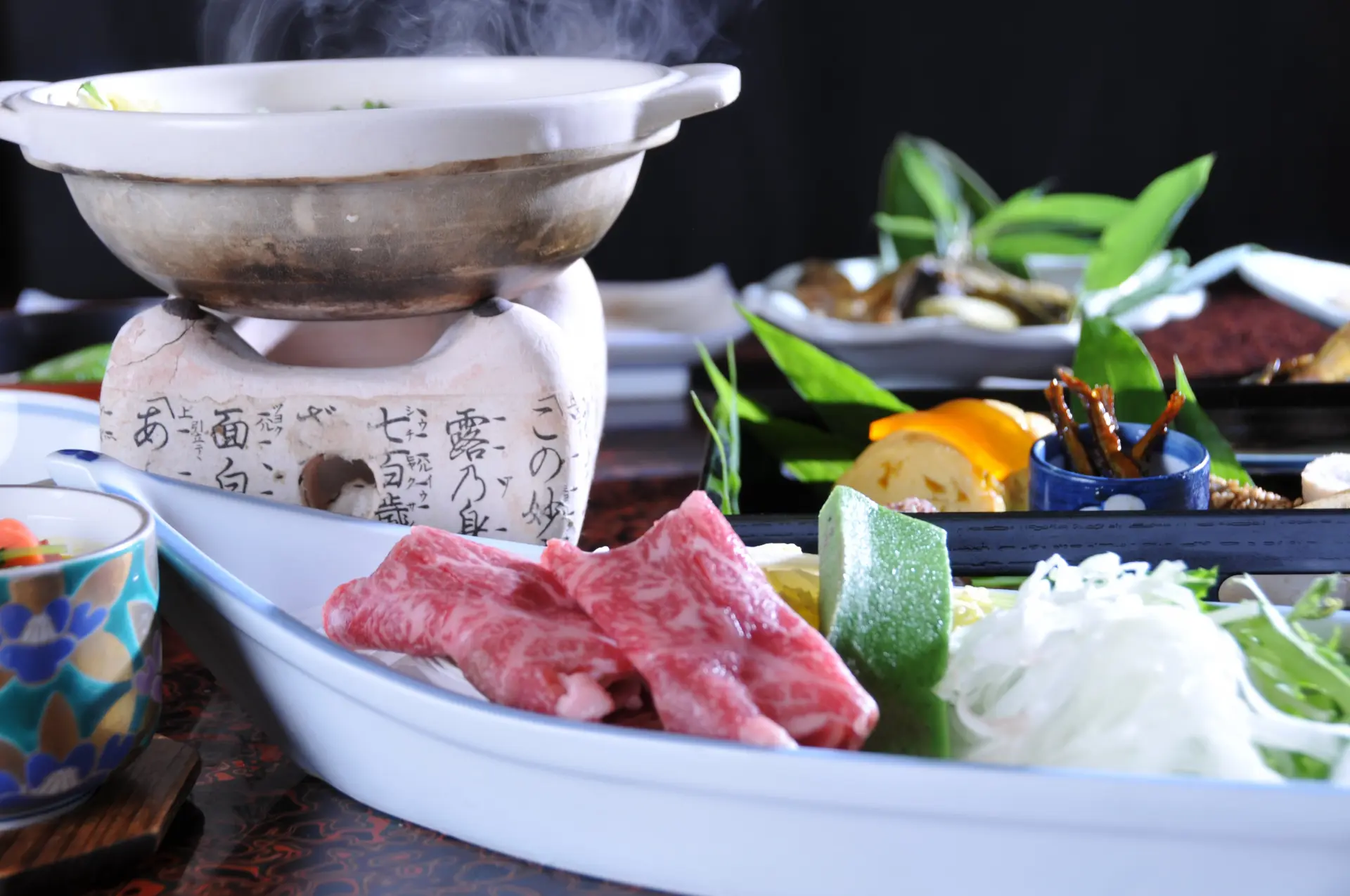 A feast of onsen shabu-shabu made with the rare Mikumano Beef, a delicacy available exclusively in the Kinan region!