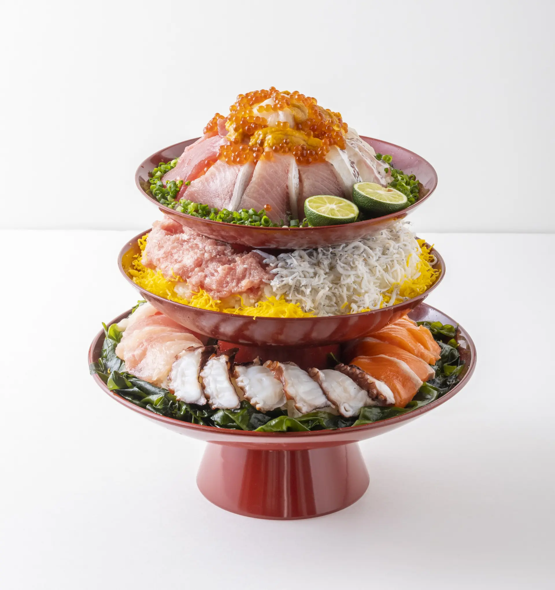 The massive Kurukuru Oouzu Kaisendon, a seafood bowl meant for four to five people.