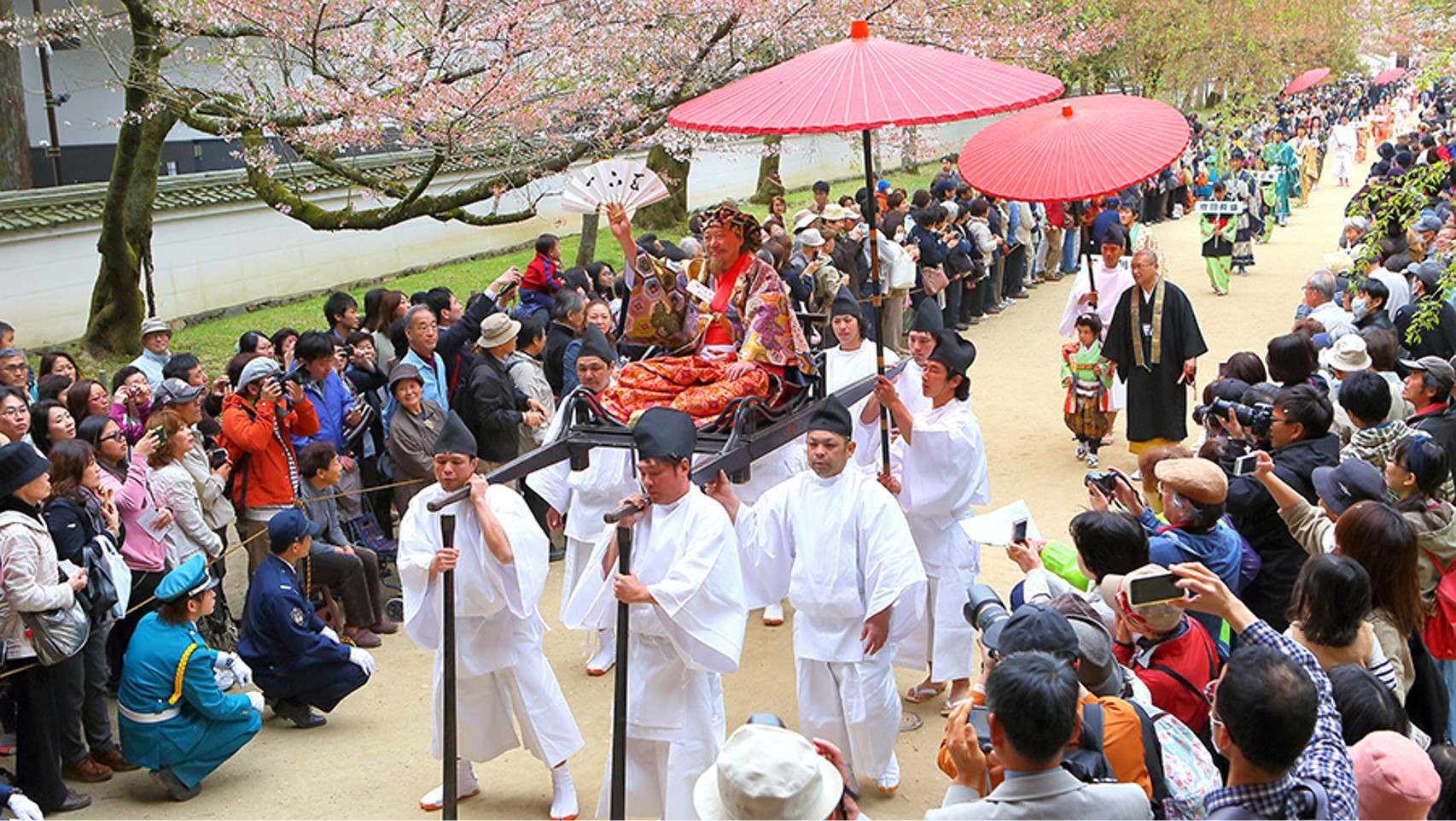 Procession Toyotaiko Hanami