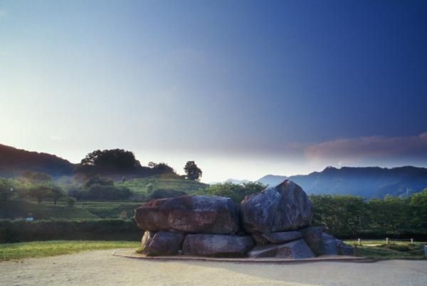 石舞台
Picture provider：Nara Visitors Bureau