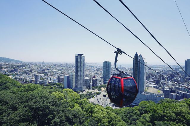 神戸や京阪神の絶景を眺めながら約10分間の優雅な空中散歩
神戸布引ハーブ園／ロープウェイ