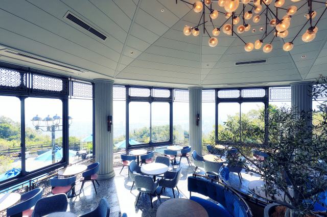 A classic and luxurious cafe lounge on the second floor of The Veranda Kobe
神戸布引ハーブ園／ロープウェイ