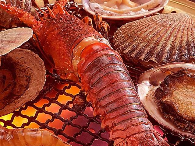 You can grill and dine on Ise lobster and abalone.