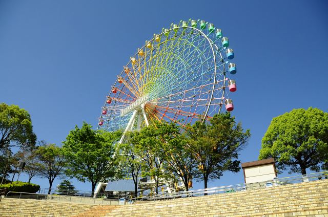 There are roughly 40 kinds of attractions. See Osaka from our Ferris wheel