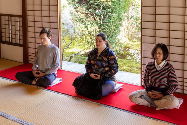 午後のツアーオプション、三井寺での座禅
(c)ichiewado