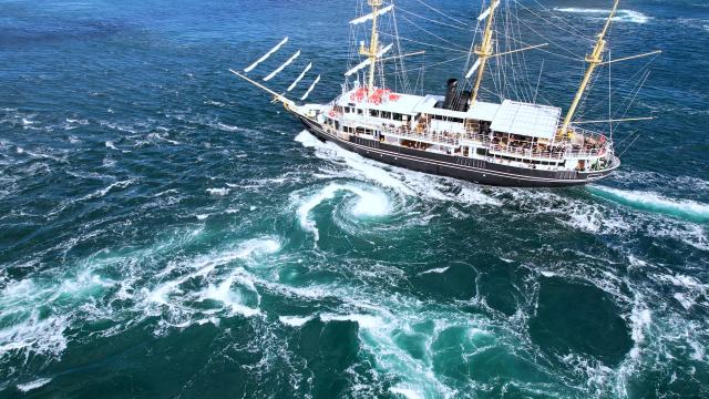 Whirlpools and the Kanrin Maru
Joyport Awajishima Inc.