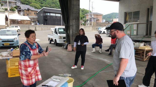 Shirasaki Coast: Experience making sushi rolls at a retro Showa-era fishing port