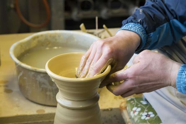 Make your own Echizen-ware rice bowl and Echizen town rice set (electric pottery wheel experience)