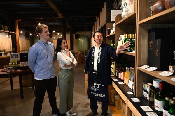 気に入った日本酒・醤油があればもちろんご購入もいただけます。製造直売所ならではの限定商品も