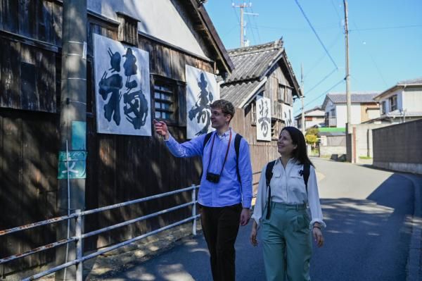 Also recommended is the historical trail along the old highway that will make you feel as though you time traveled back to old Japan.