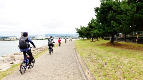 南湖のサイクリング風景