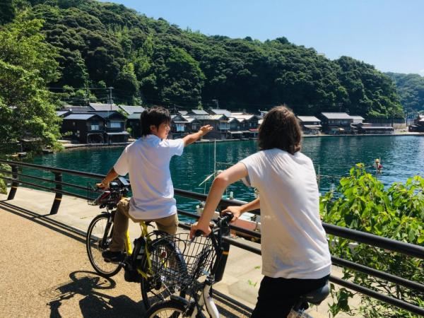 Touring boathouses on an e-bike