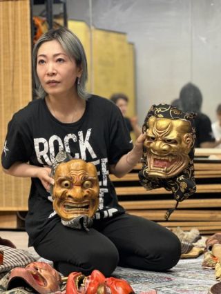 「能面師に会う」能面師が工房または出張で制作工程の実演と舞台での使用についてお話します