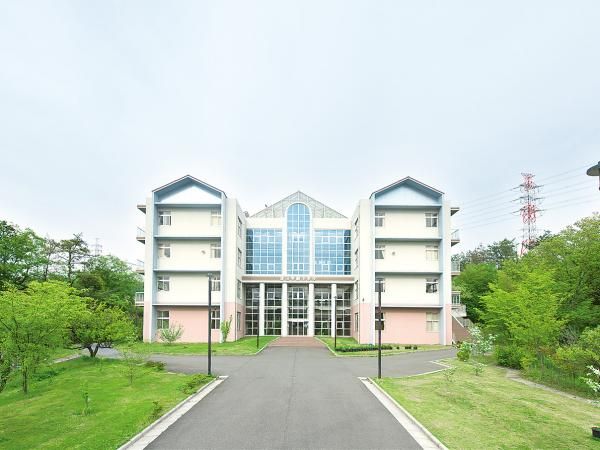 Front entrance of the Tsuda Gakuen Elementary School