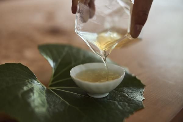 Botanical x Local - White tea processed from "F4" tea plants only found in Kameyama City, Mie Prefecture, that are derived from a Camellia japonica variety native to Taiwan