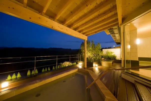 Enjoy a stay in a lovely lakeside setting - with blissful relaxation in the hot springs